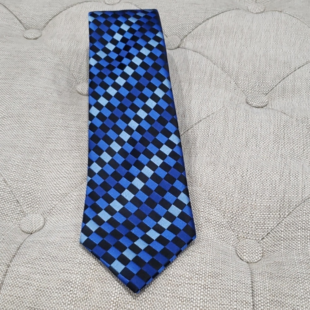 Sean John tie.
